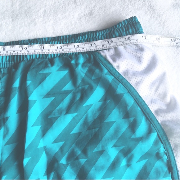 Active by Old Navy Women’s Activewear Short Green - Picture 8 of 10